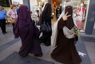 Diese Frauen lassen sich vom Niqab-Gesetz nicht beeindrucken.