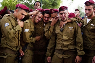 Israelische Soldaten beim Begräbnis eines Kollegen