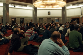 Schweizer Muslime in der Genfer Moschee